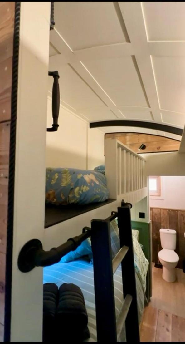 The Holly Hut Hotel Burton  Kültér fotó